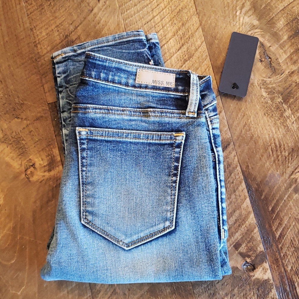 Women's Miss Me Standard Ankle Skinny Jeans.